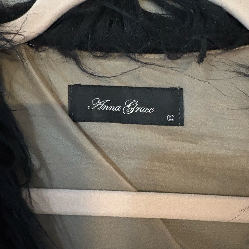 Anna Grace Black and Tan Faux Fur Vest - Picture 3 of 6